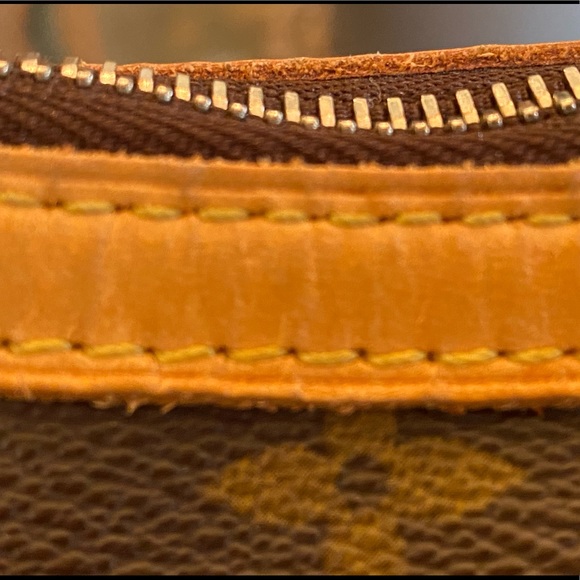 Louis Vuitton Tulum shoulder bag - Picture 8 of 13